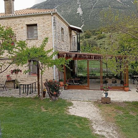 Hotel Xenonas Souliou Samonída Exterior foto